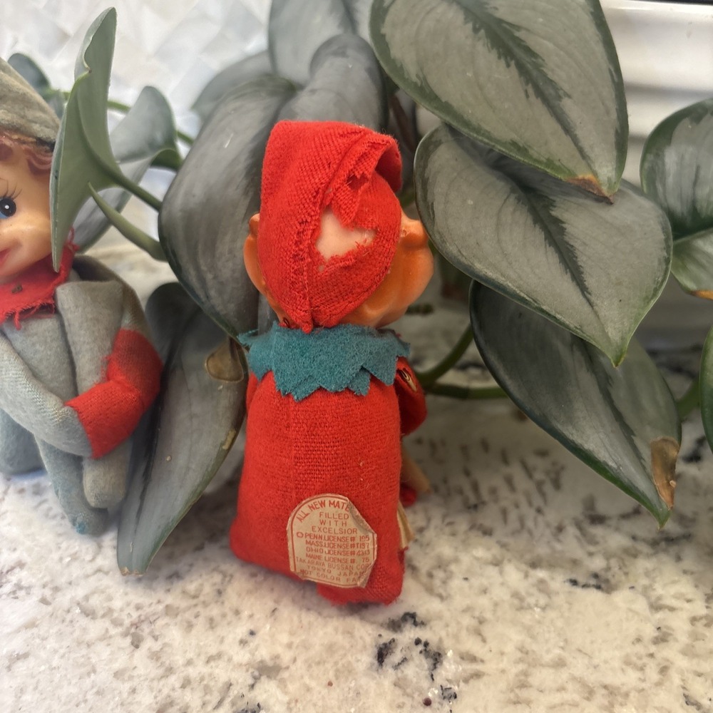 Vintage 2 Knee Huggers Elf Pixie Shelf Sitter Green Red Christmas Japan Damage - Picture 4 of 16